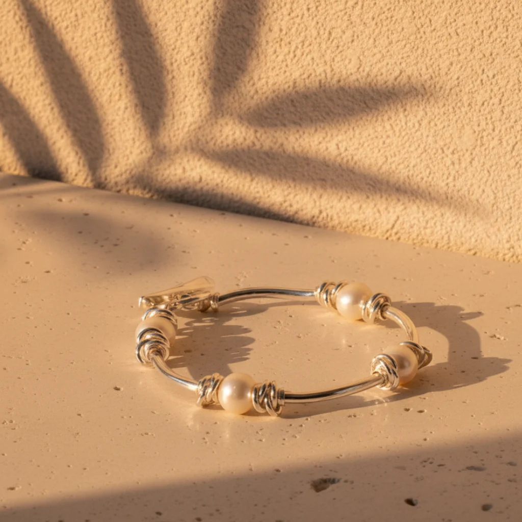 Silver bracelet - Your products, in any environment